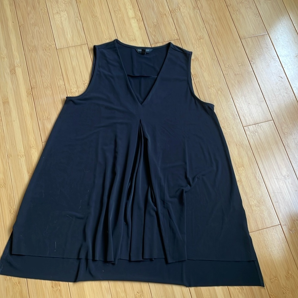 Banana Republic black sleeveless flowy v neck black tank NWOT